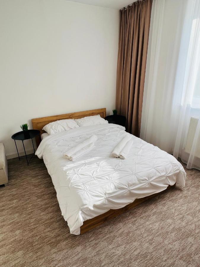 White One Appartement Petroşani Buitenkant foto